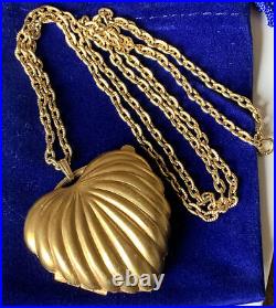 1972 ESTEE LAUDER-YOUTH DEW FRAGRANCE Scallop Heart Perfume Compact RARE