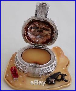 2002 ESTEE LAUDER Jeweled Compact Frosted Igloo Pleasures Solid Perfume Rare