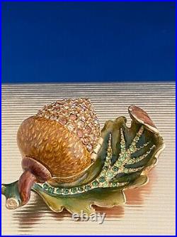 ESTEE LAUDER GLISTENING ACORN COMPACT with PLEASURES PERFUME BY J. STRONGWATER