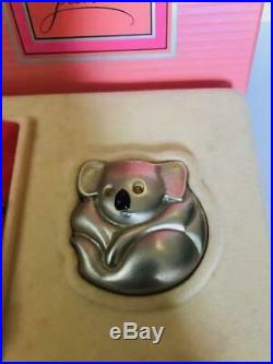 NIB FULL/UNUSED 1998 Estee Lauder PLEASURES KOALA BEAR Solid Perfume Compact