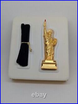 Statue of Liberty Solid Perfume Compact Estee Lauder Dazzling Gold