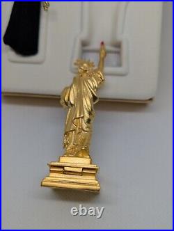 Statue of Liberty Solid Perfume Compact Estee Lauder Dazzling Gold