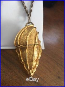 Vintage ESTEE LAUDER LARGE SHELL COMPACT SOLID PERFUME NECKLACE RARE
